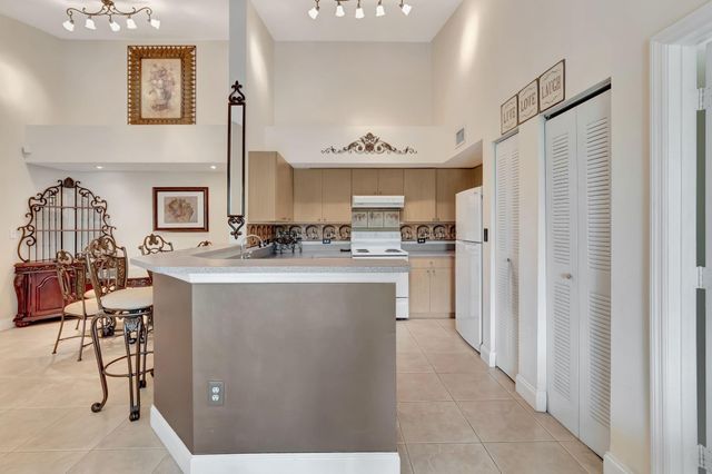 923 Villa Cir, Boynton Beach, FL 33435