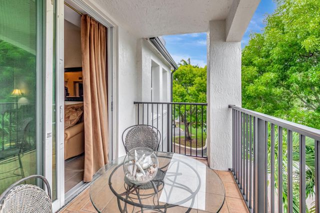 923 Villa Cir, Boynton Beach, FL 33435