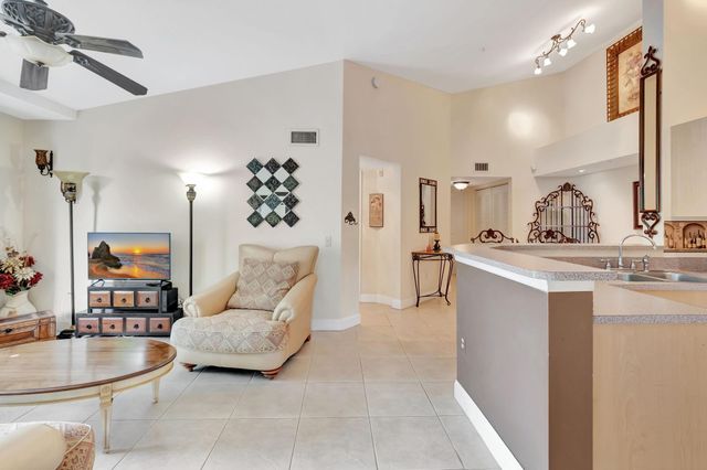 923 Villa Cir, Boynton Beach, FL 33435