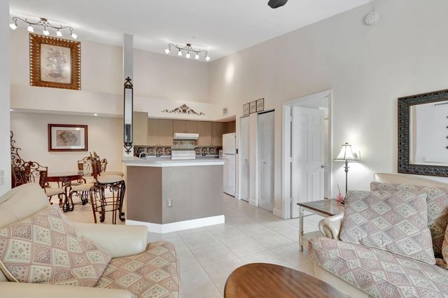 923 Villa Cir, Boynton Beach, FL 33435