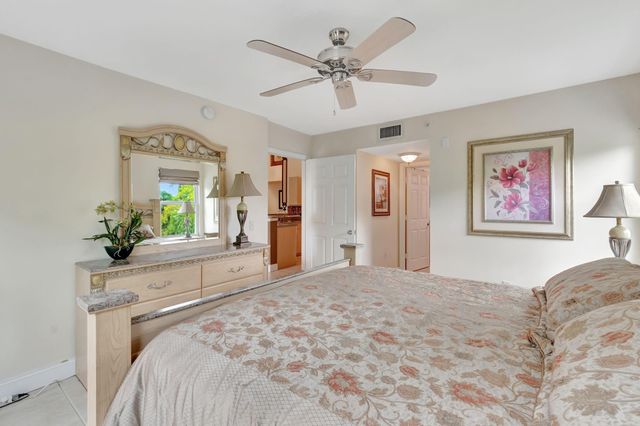 923 Villa Cir, Boynton Beach, FL 33435