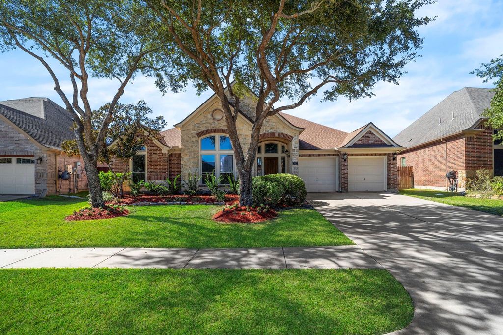 2602 White Falls Drive, Pearland, TX 77584