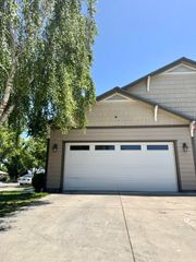 2363 Dahlia Way, Medford, OR 97501