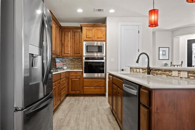 905 Indian Hawthorne DR G, Georgetown, TX 78628