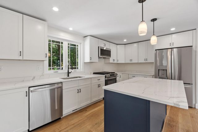 63 Maplewood Dr, Townsend, MA 01469