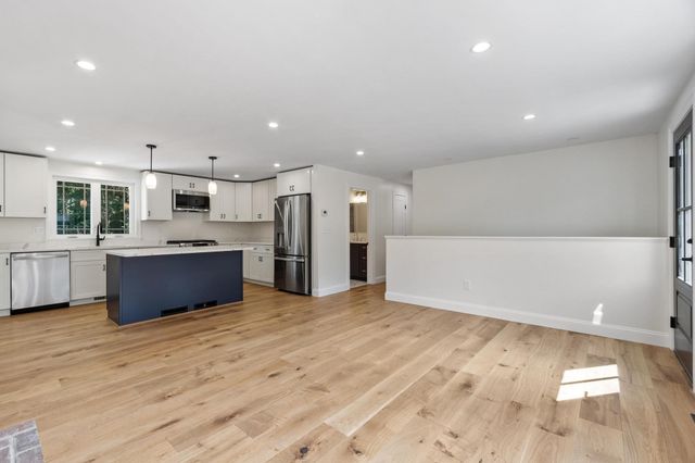 63 Maplewood Dr, Townsend, MA 01469