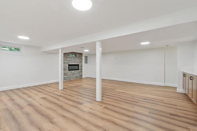 63 Maplewood Dr, Townsend, MA 01469