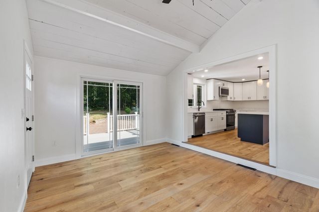 63 Maplewood Dr, Townsend, MA 01469