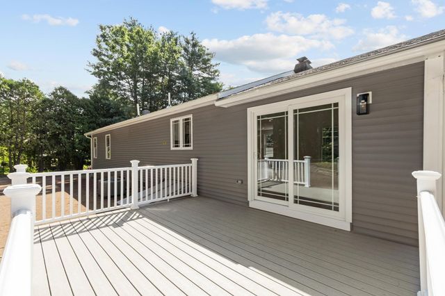 63 Maplewood Dr, Townsend, MA 01469