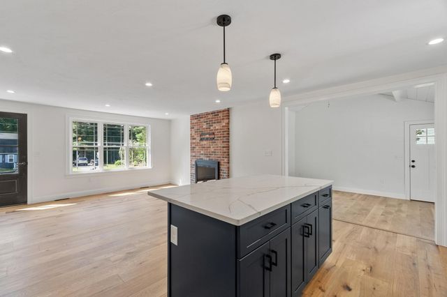 63 Maplewood Dr, Townsend, MA 01469