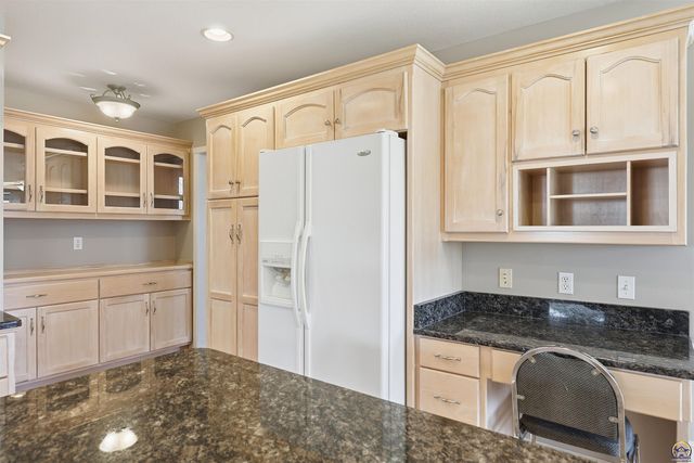 5021 NW Sterling Chase DR, Topeka, KS 66618