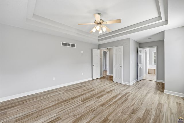 5021 NW Sterling Chase DR, Topeka, KS 66618