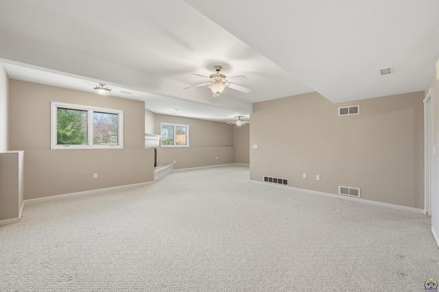 5021 NW Sterling Chase DR, Topeka, KS 66618