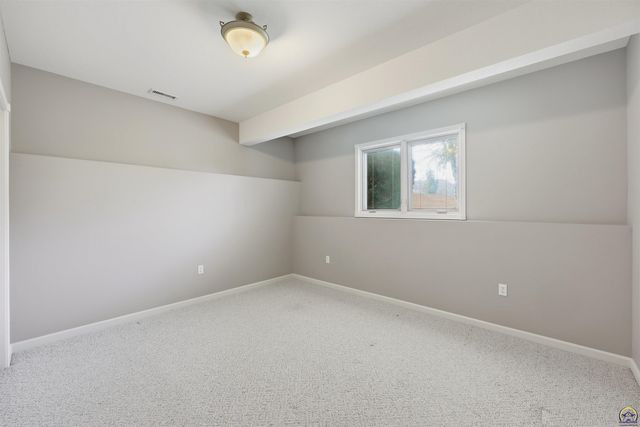 5021 NW Sterling Chase DR, Topeka, KS 66618