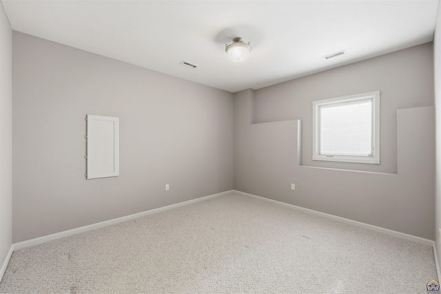 5021 NW Sterling Chase DR, Topeka, KS 66618