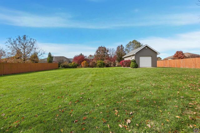 5021 NW Sterling Chase DR, Topeka, KS 66618