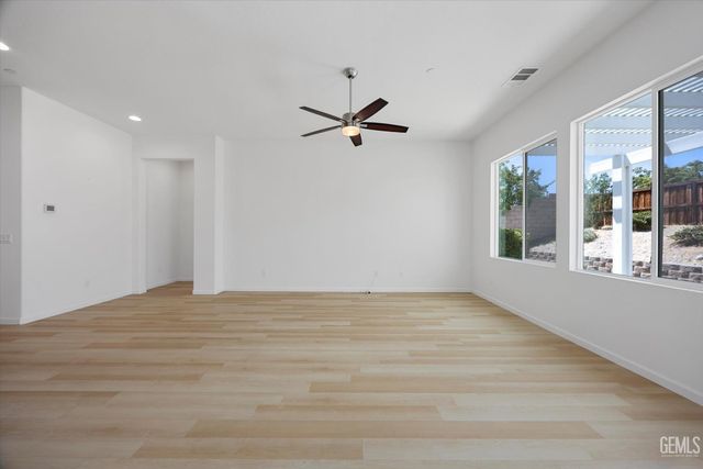 9702 Petersburg Place, Bakersfield, CA 93306