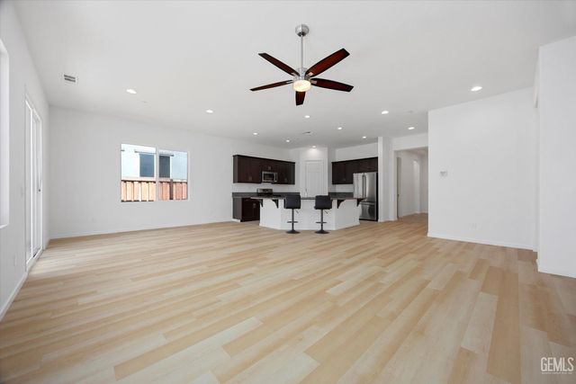 9702 Petersburg Place, Bakersfield, CA 93306