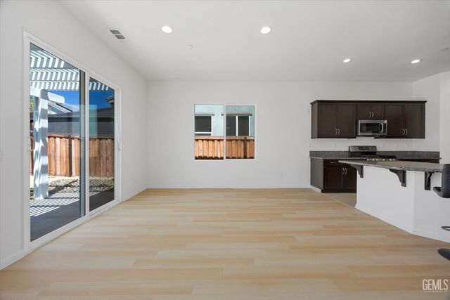 9702 Petersburg Place, Bakersfield, CA 93306