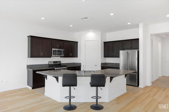 9702 Petersburg Place, Bakersfield, CA 93306