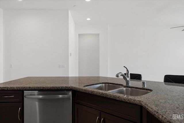 9702 Petersburg Place, Bakersfield, CA 93306