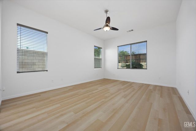 9702 Petersburg Place, Bakersfield, CA 93306