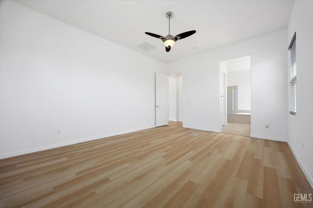 9702 Petersburg Place, Bakersfield, CA 93306