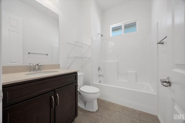 9702 Petersburg Place, Bakersfield, CA 93306