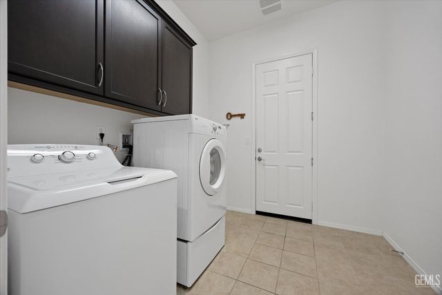 9702 Petersburg Place, Bakersfield, CA 93306