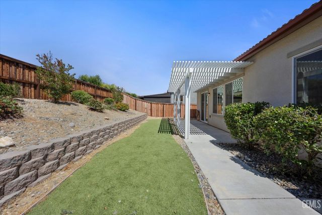 9702 Petersburg Place, Bakersfield, CA 93306