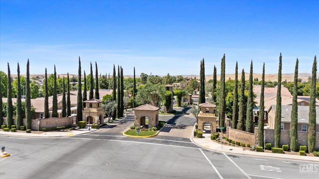 9702 Petersburg Place, Bakersfield, CA 93306