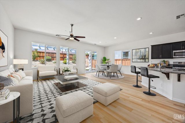 9702 Petersburg Place, Bakersfield, CA 93306