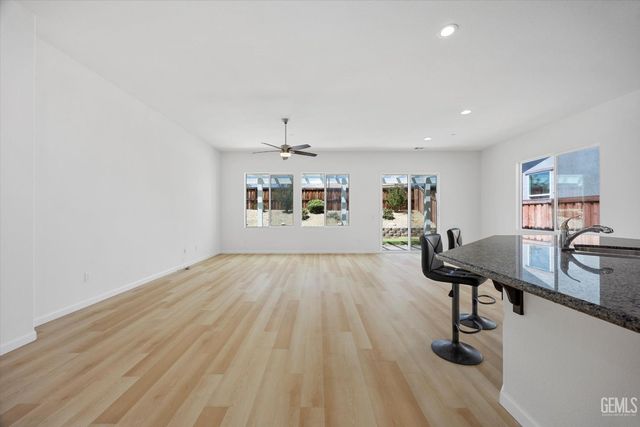 9702 Petersburg Place, Bakersfield, CA 93306