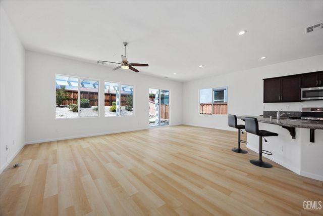 9702 Petersburg Place, Bakersfield, CA 93306