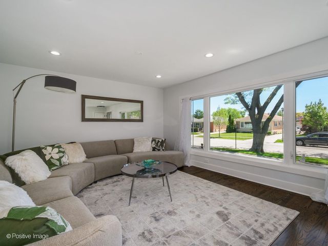 5720 Reba Street, Morton Grove, IL 60053