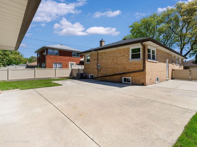 5720 Reba Street, Morton Grove, IL 60053