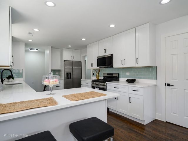5720 Reba Street, Morton Grove, IL 60053