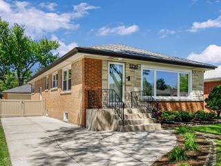 5720 Reba Street, Morton Grove, IL 60053