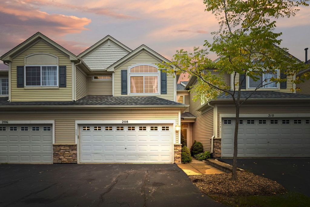 208 Timber Trails Boulevard, Gilberts, IL 60136
