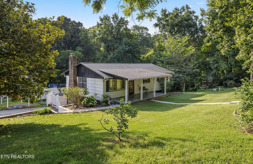 5814 Blossom Rd, Knoxville, TN 37912