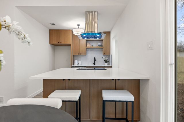 215 Prairie Grove Drive, Dallas, TX 75217