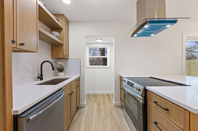 215 Prairie Grove Drive, Dallas, TX 75217