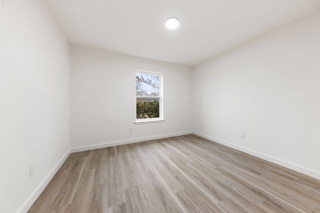 215 Prairie Grove Drive, Dallas, TX 75217