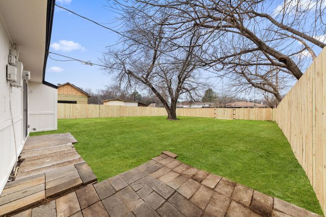 215 Prairie Grove Drive, Dallas, TX 75217