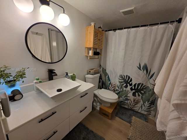 9360 Fontainebleau Blvd 503, Miami, FL 33172