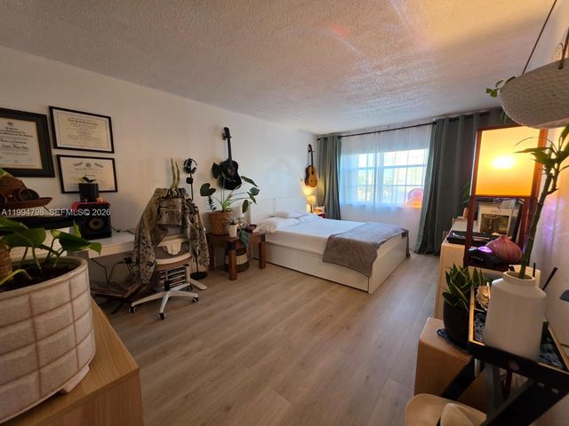 9360 Fontainebleau Blvd 503, Miami, FL 33172