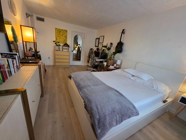 9360 Fontainebleau Blvd 503, Miami, FL 33172