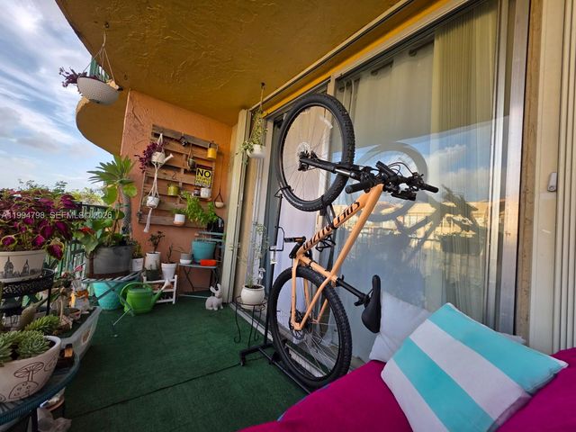 9360 Fontainebleau Blvd 503, Miami, FL 33172