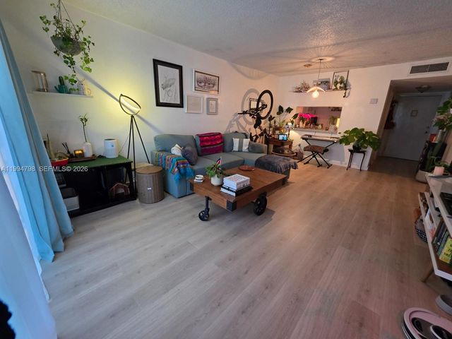 9360 Fontainebleau Blvd 503, Miami, FL 33172