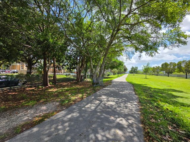 9360 Fontainebleau Blvd 503, Miami, FL 33172